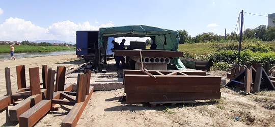 У Мукачеві почали будувати пішохідний міст через Латорицю (ФОТО)