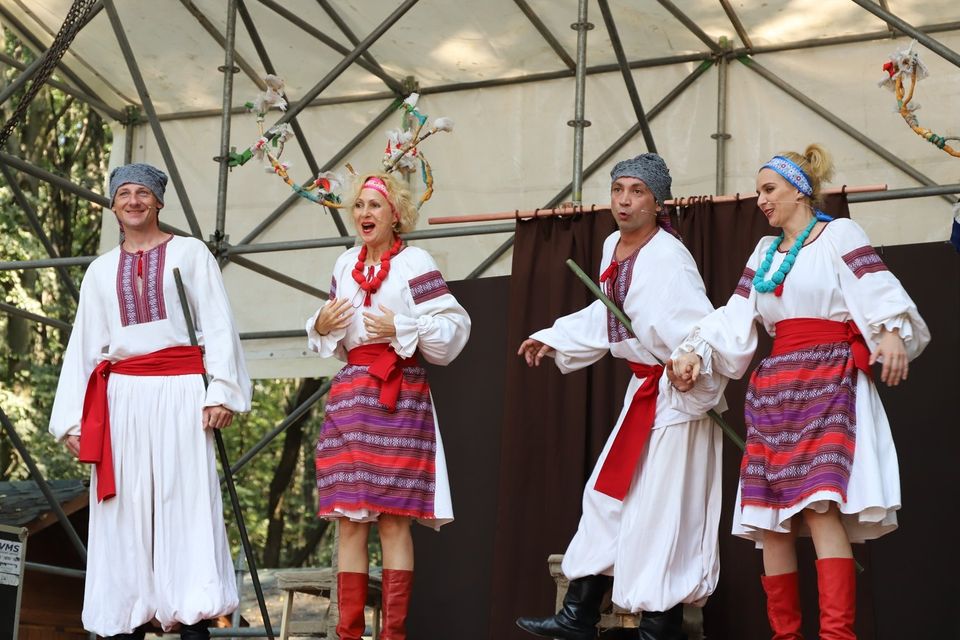ФОТОФАКТ. У Боздоському парку в Ужгороді тривають вистави для дітей