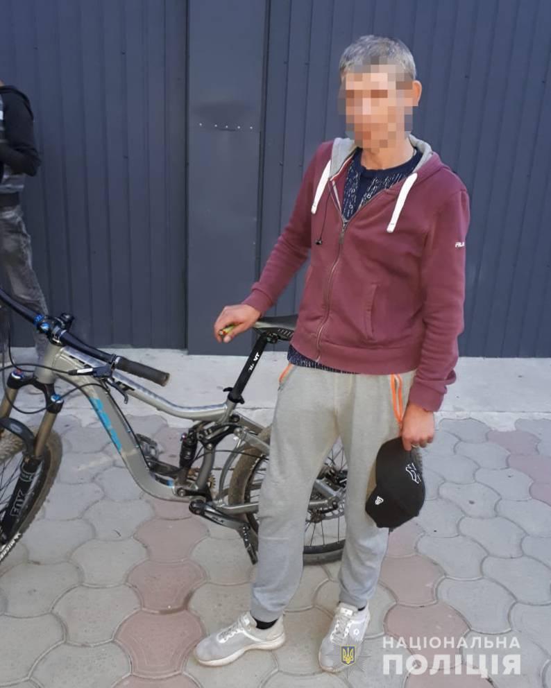 20 пакетиків із амфетаміном і марихуаною знайшли у раніше судимого ужгородця, який викрав дороговартісний велосипед (ФОТО)