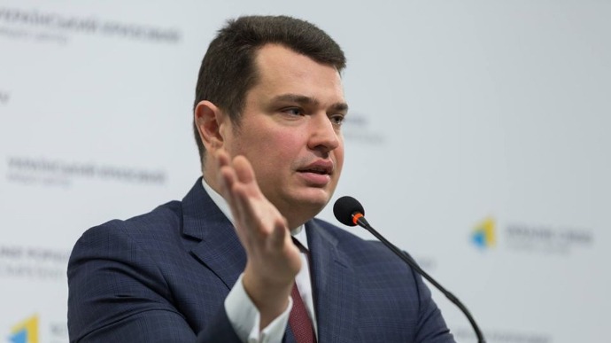 Керівник НАБУ відповів на заяву ОП, де його назвали "в.о. директора"