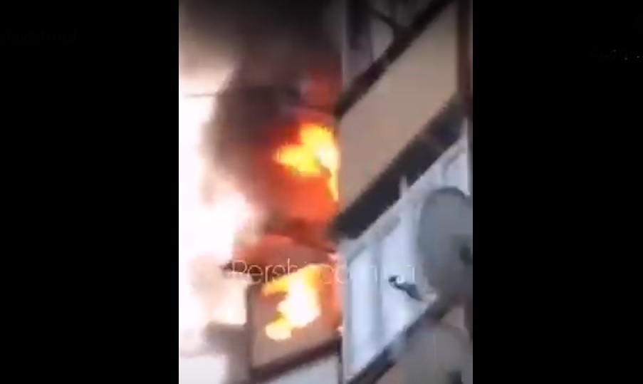 У Мукачеві через пожежу в квартирі на 9 поверсі, загорілася розташована нижче (ФОТО, ВІДЕО)