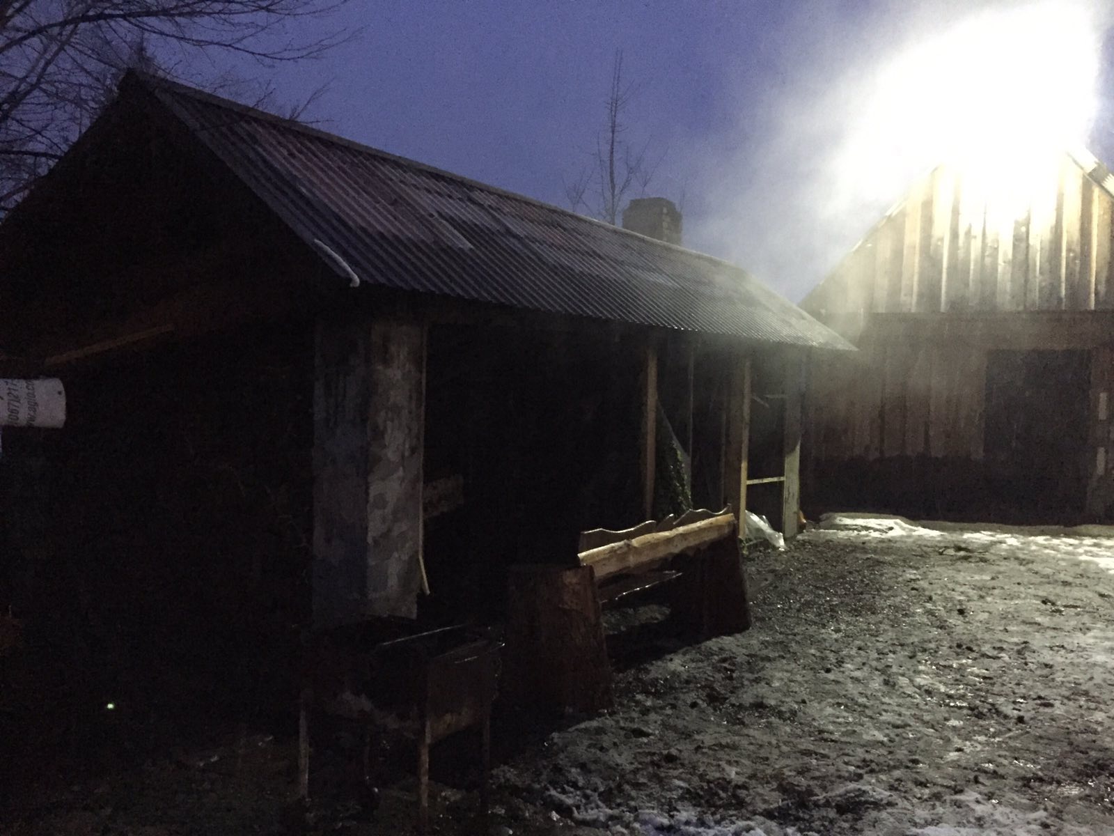 В перший день нового року в Ізках на Міжгірщині горіла альтанка в приватному обійстті (ФОТО)