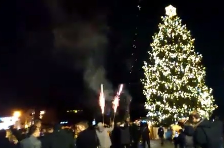 ВІДЕОФАКТ. Новий рік на Театральній в Ужгороді