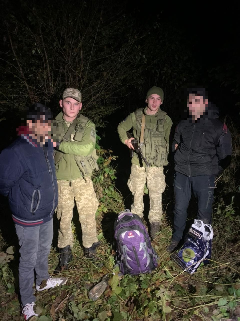 На Закарпатті затримали афганця та пакистанця, які намагались незаконно потрапити до Румунії (ФОТО)