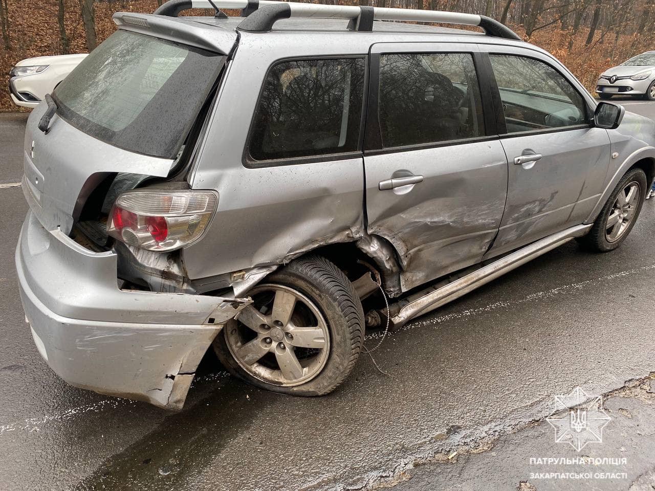 В Ужгороді на об'їзній "п'яна" Audi врізалася в Mitsubishi (ФОТО)