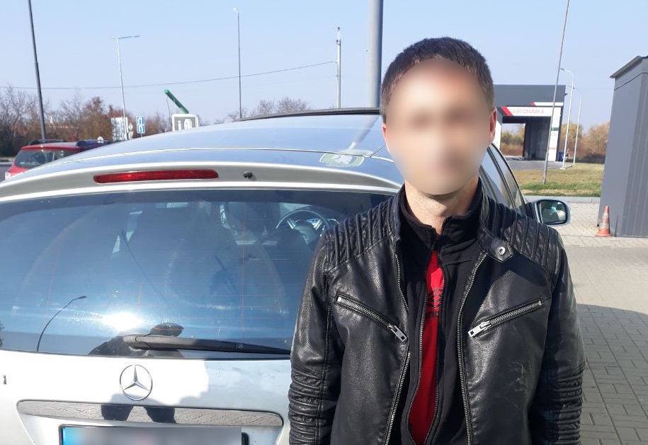 У Тереблі на Тячівщині серед ночі чоловік на "Мерседесі" викрав платіжний термінал (ФОТО)