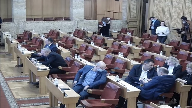 Одразу після позачергової в Ужгороді розпочала роботу чергова сесія Закарпатської облради