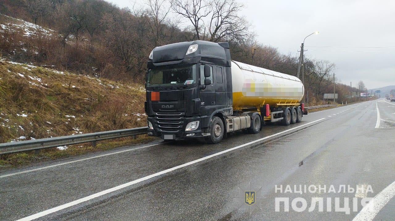 У Нижніх Воротах на Закарпатті зупинили вантажівку, що перевозила скраплений газ за невідповідними документами (ФОТО)