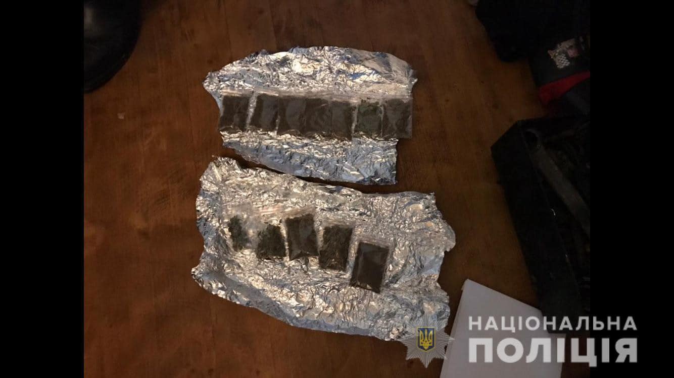 У чоловіка, що викрав із помешкання односельчанки техніку на Закарпатті, знайшли наркотики (ФОТО)