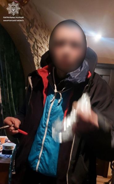 В Ужгороді затримали чоловіка, що проник до чужого житла та пошкодив там майно (ФОТО)