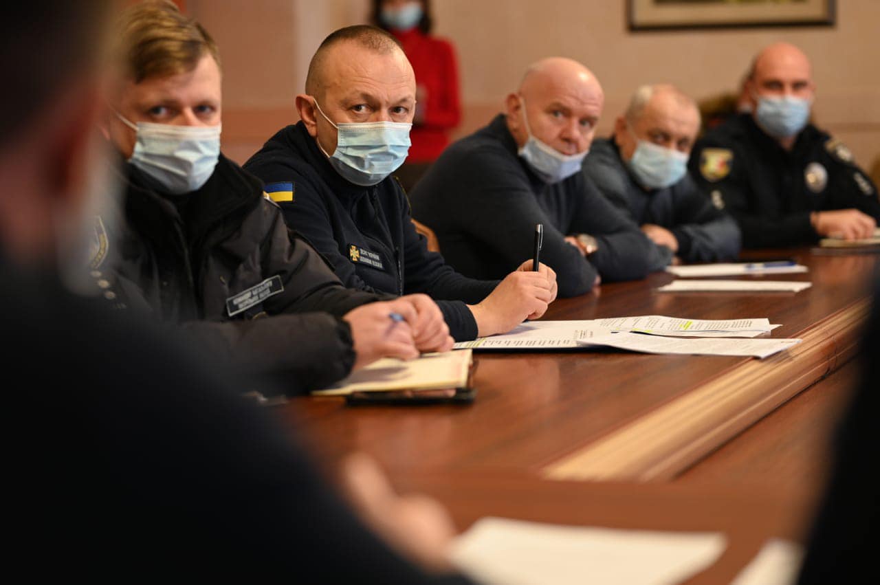 На Закарпатті заготували 20 700 т посипкового матеріалу: 4200 т технічної солі та 16500 т відсіву (ФОТО)