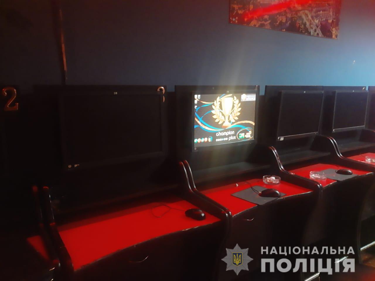 У Рахові припинили роботу незаконної ігротеки (ФОТО)