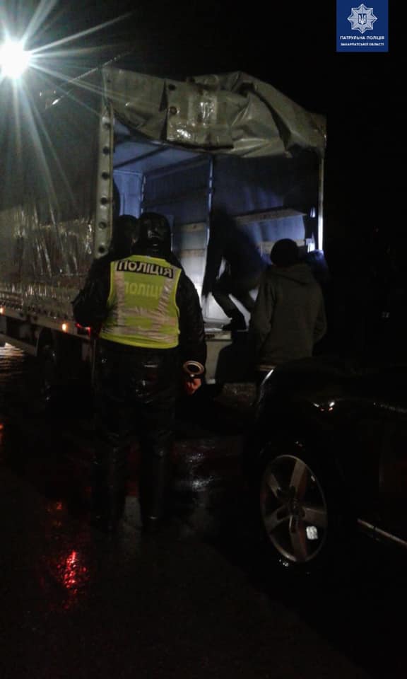 На Воловеччині в автівці, що була в орієнтуванні, виявили велику партію безакцизних сигарет (ФОТО)