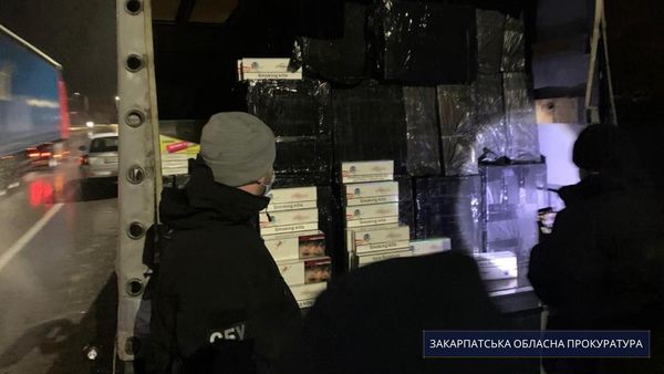 На Закарпатті суд арештував майже 16 тис пачок безакцизних сигарет, знайдені в авто на Воловеччині