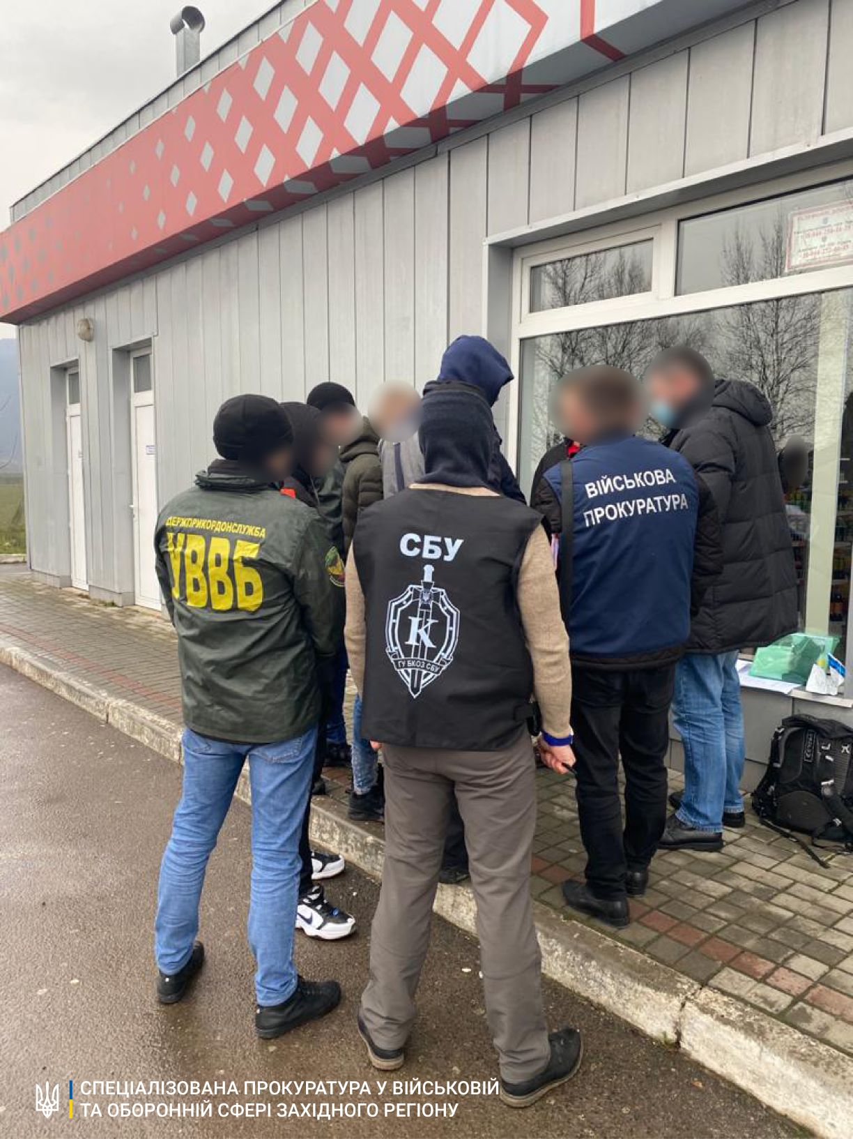 На Закарпатті прикордонник підозрюється в отриманні хабаря за сприяння в переміщенні до Румунії контрабандних сигарет (ФОТО)