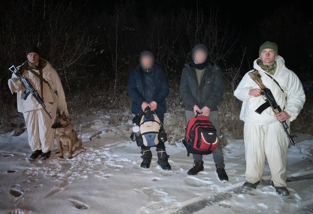 У горах Закарпаття затримали двох 18-річних молдован, які за навігатором прямували в Австрію (ФОТО)