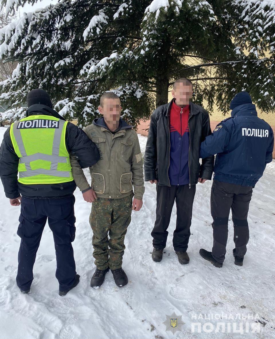 На Великоберезнянщині двійко чоловіків винесли з чужого будинку майже всю техніку й перепродали її (ФОТО)