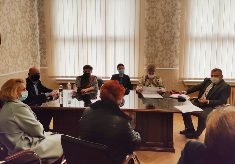 Закарпатська облрада ліквідувала 6 шкіл-інтернатів, одну з яких у Великому Березному буде "врятовано" (ФОТО)