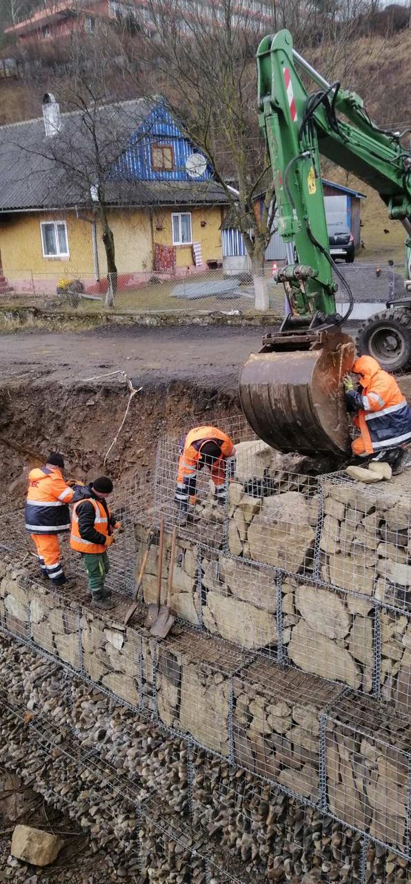 На дорозі Долина-Хуст стартували ремонтні роботи