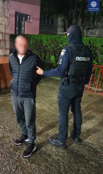 В Ужгороді двоє чоловіків побили перехожого й витягнули у нього з сумки 1000 євро (ФОТО)