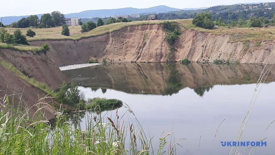 У закарпатському Солотвині призупинився карстовий процес (ФОТО)