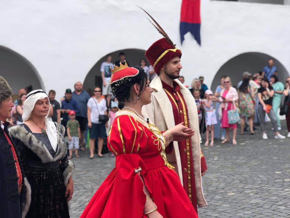 У мукачівському "Паланку" провели історичну реконструкцію весілля Ілони Зріні та Імре Текелі (ФОТО, ВІДЕО)