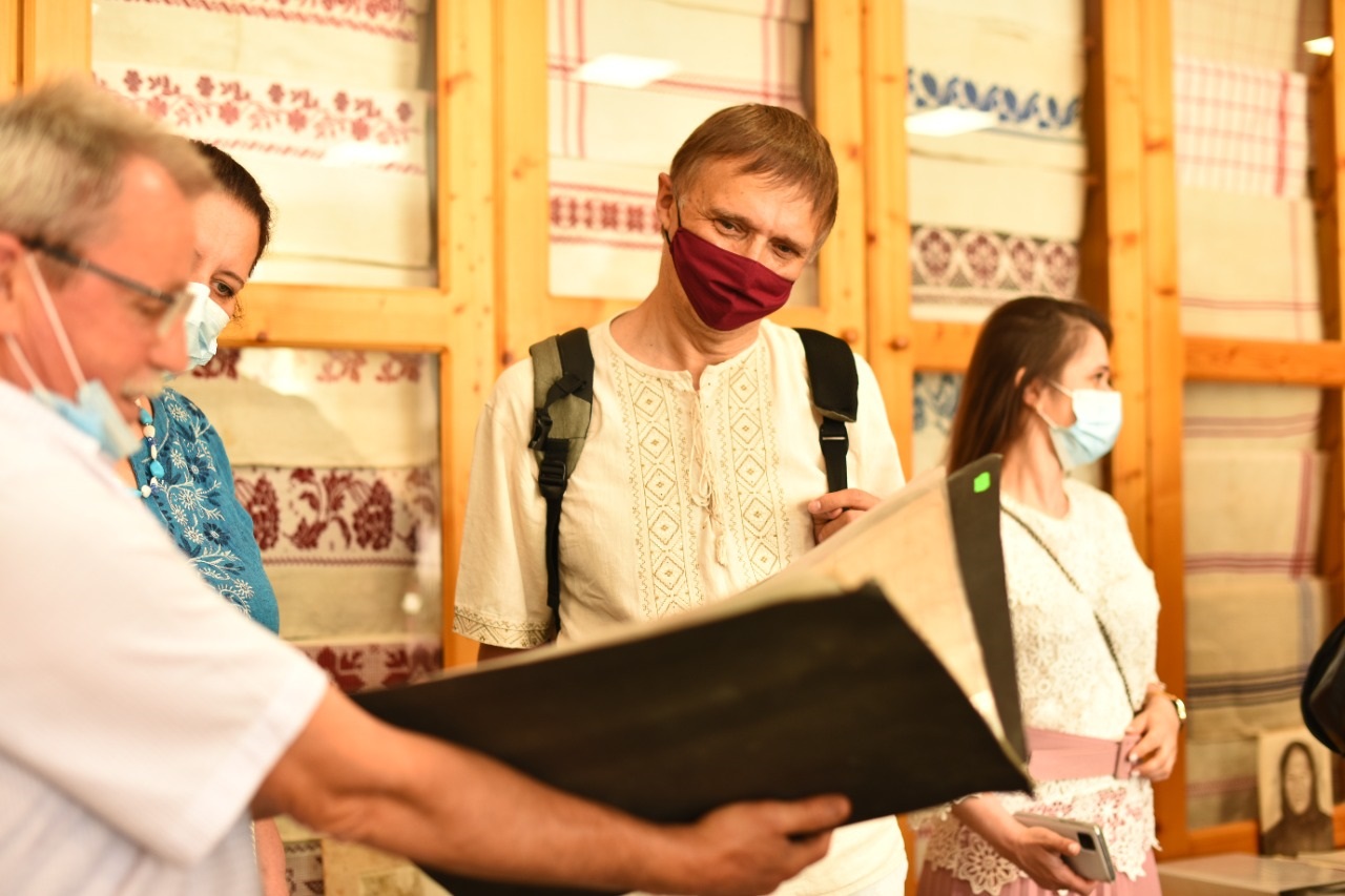 Робоча група представників Закарпатської ОДА та МОН України відвідала школи на Берегівщині (ФОТО)