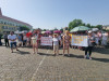 ФОТОФАКТ. Колектив санаторної школи-інтернату у Великому Березному вийшов на мітинг під облраду