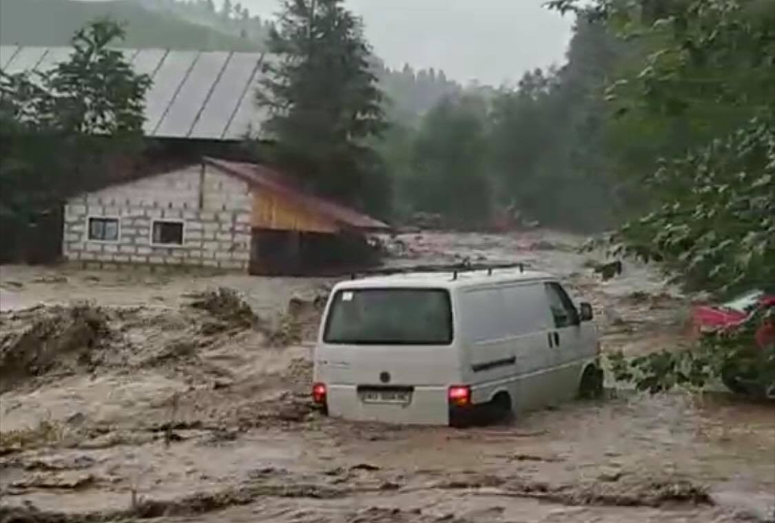 Рахівщину залило. Вода спадає