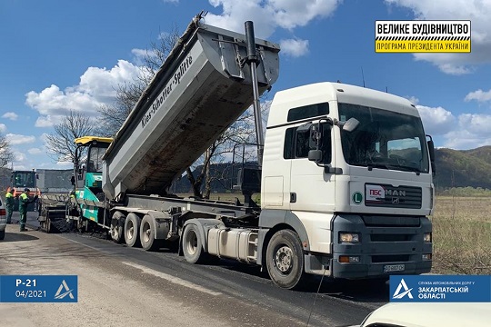 На Закарпатті відновлюють автошлях Р-21 Долина-Хуст (ФОТО, ВІДЕО)