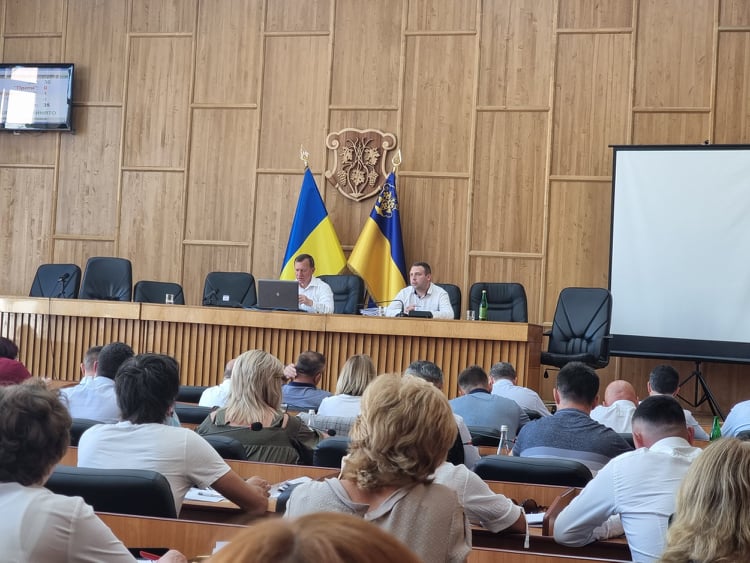 В Ужгороді на флагшток і прапор до Дня Незалежності з міського бюджету виділили 2,85 млн грн з "кошторисних" 6,3 млн (ФОТО, ВІДЕО)