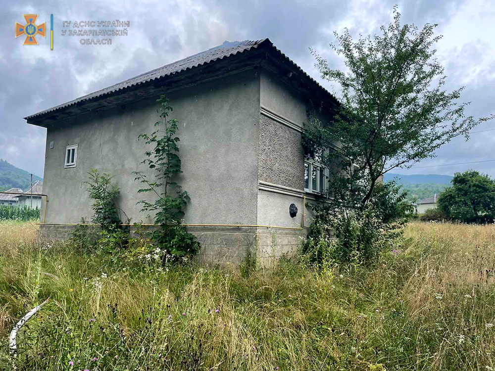 У селі Лисичево Хустського району горів житловий будинок (ФОТО) (РОЗШИРЕНО)