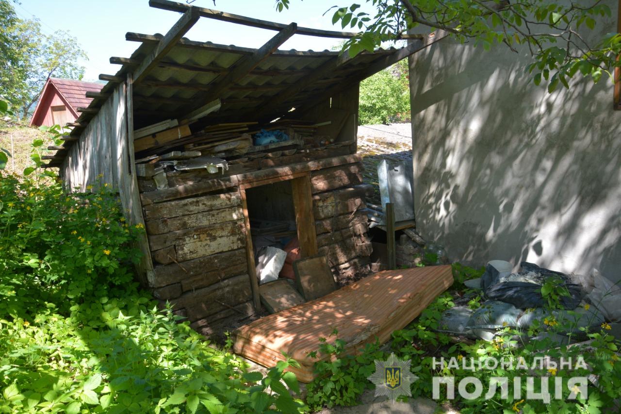 На Закарпатті затримали чоловіка, що під час пиятики вбив товариша і кілька місяців ховав його тіло (ФОТО, ВІДЕО)