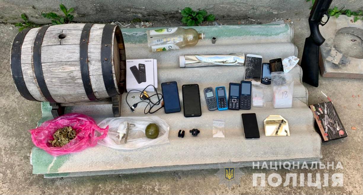 У гаражі берегівця виявили наркотики, а в помешканні - гранату (ФОТО)