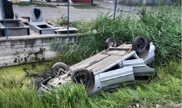 ФОТОФАКТ. На Мукачівщині автівка опинилася на даху