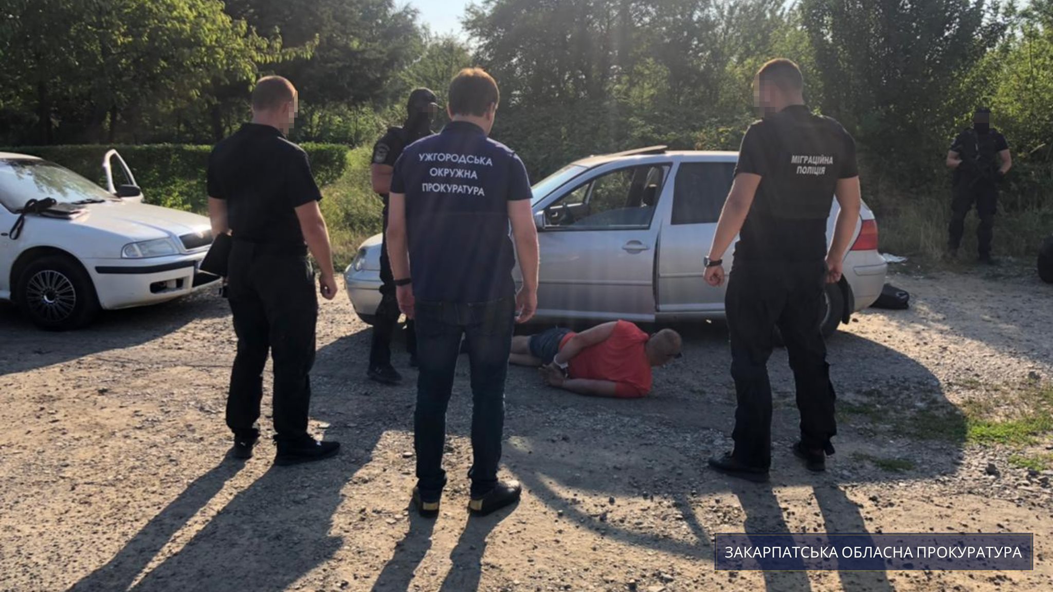 Закарпатця підозрюють у підробці документів і нелегальному переправленні іноземців до ЄС (ФОТО)
