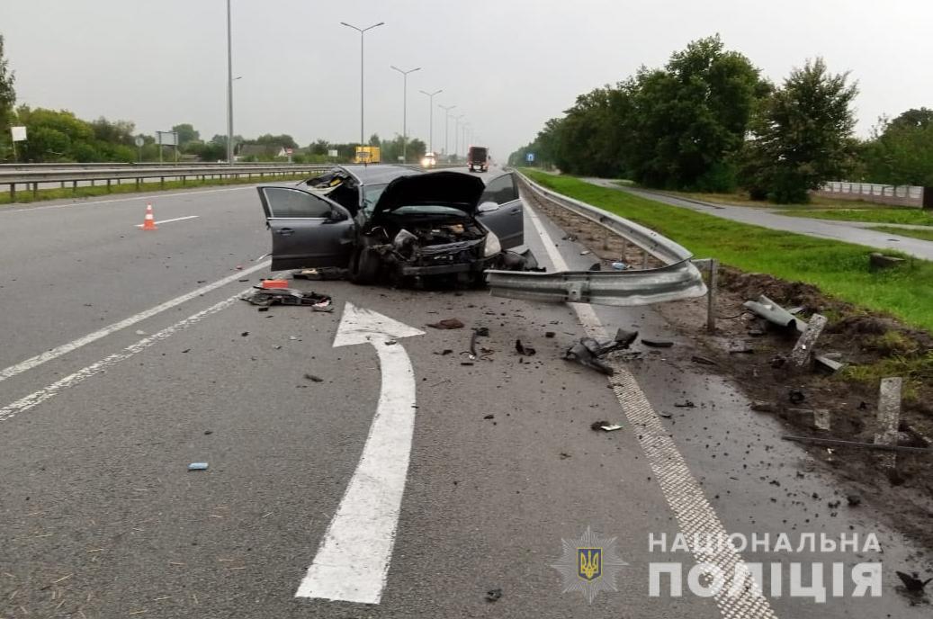 На Житомирщині водій "Опеля" з Закарпаття зіткнувся із відбійником: двоє закарпатців – у лікарні (ФОТО)