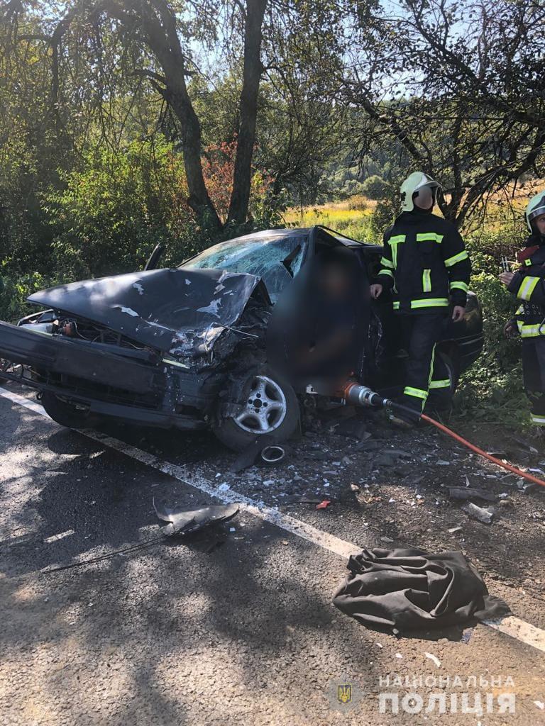У закарпатській Мирчі "Сеат" зіткнувся з "Рено": водій загинув,  пасажирка та ще один водій – з травмами в лікарні (ФОТО)