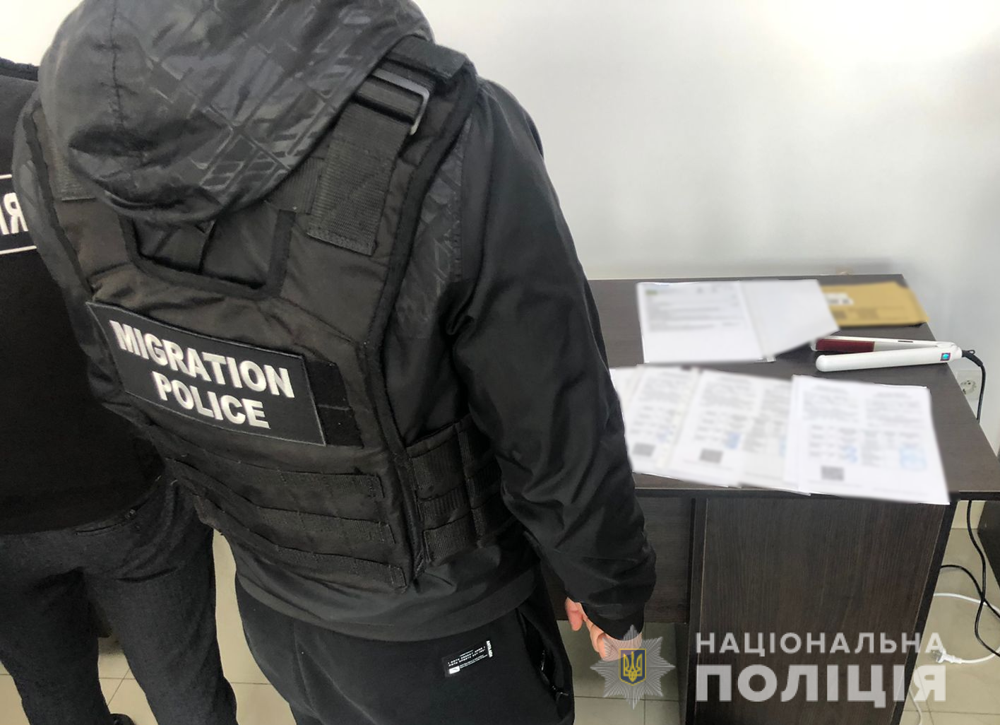 На Закарпатті викрили підприємця, що підробляв міжнародні свідоцтва про вакцинацію від COVID-19 (ФОТО, ВІДЕО)