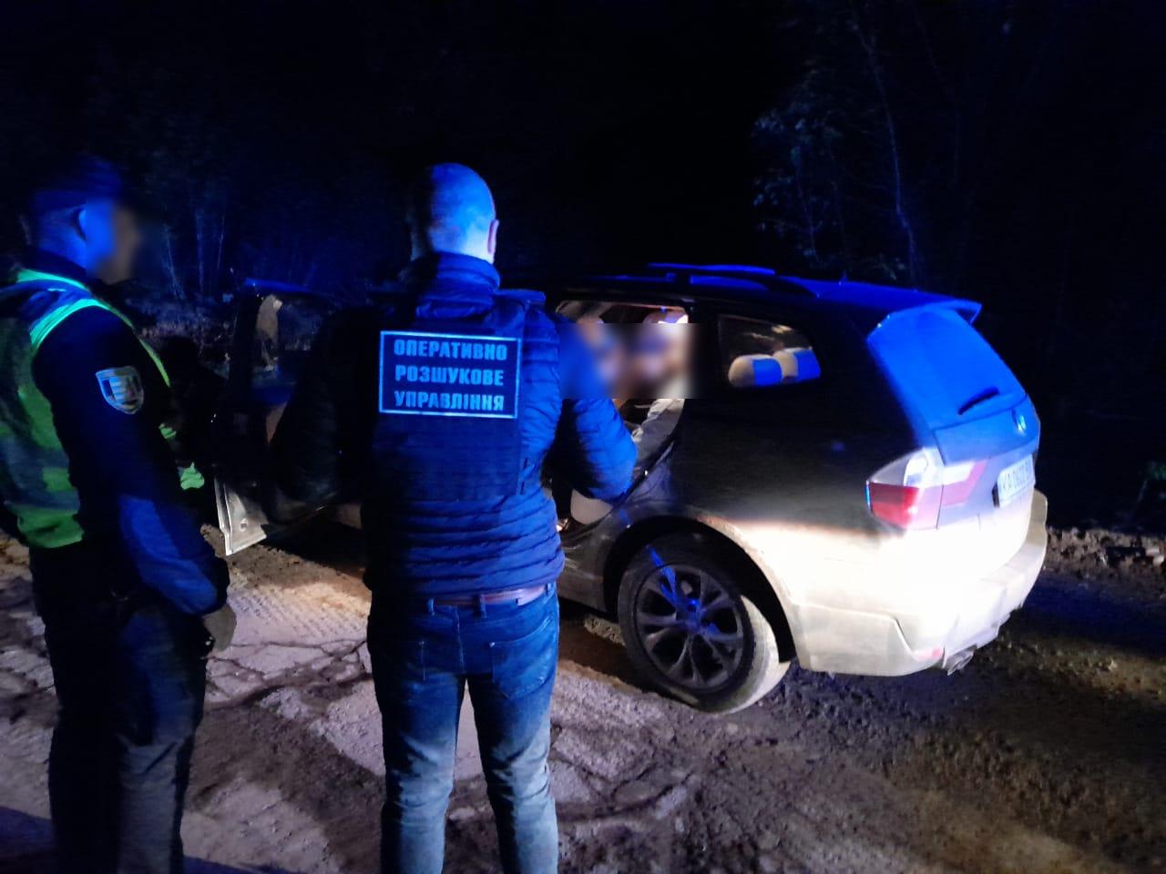 Спійманого на Закарпатті киянина, що перевозив нелегалів, взято під варту із заставою у 120 тис грн (ФОТО)