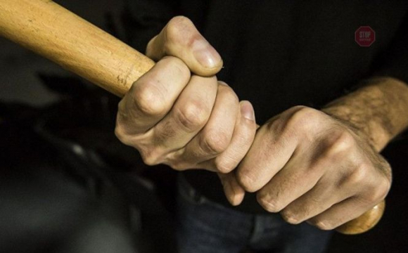 Чоловіка, що на Рахівщині під час пиятики смертельно вдарив товариша палицею по голові, взято під варту