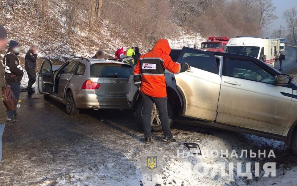 Поліцейські Закарпаття розповіли про обставини "травматичної" ДТП в Перечині (ФОТО)