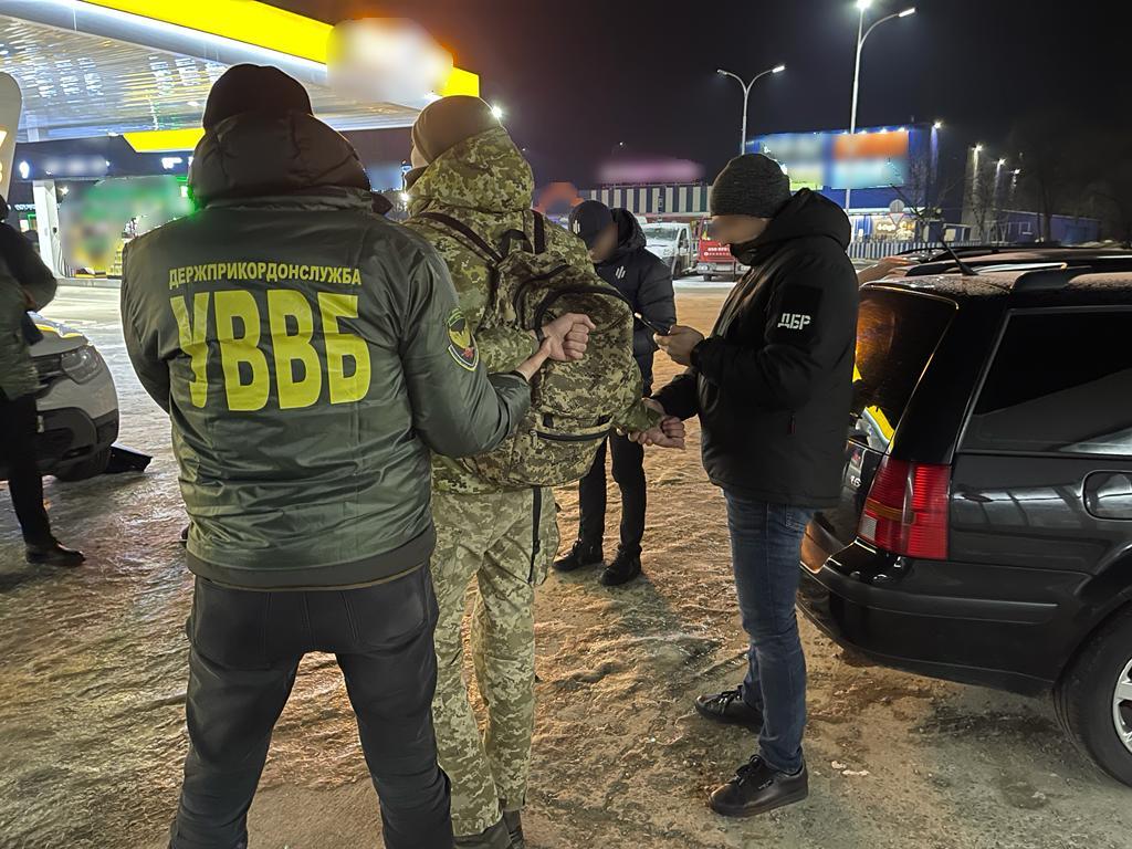 Двоє прикордонників на Закарпатті за хабар погодилися стати інформаторами контрабандистів (ФОТО)