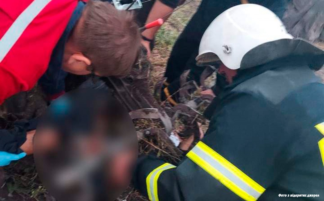 На Мукачівщині під час оранки в теплиці ногу чоловіка намотало на фрезу мотоблоку (ФОТО)