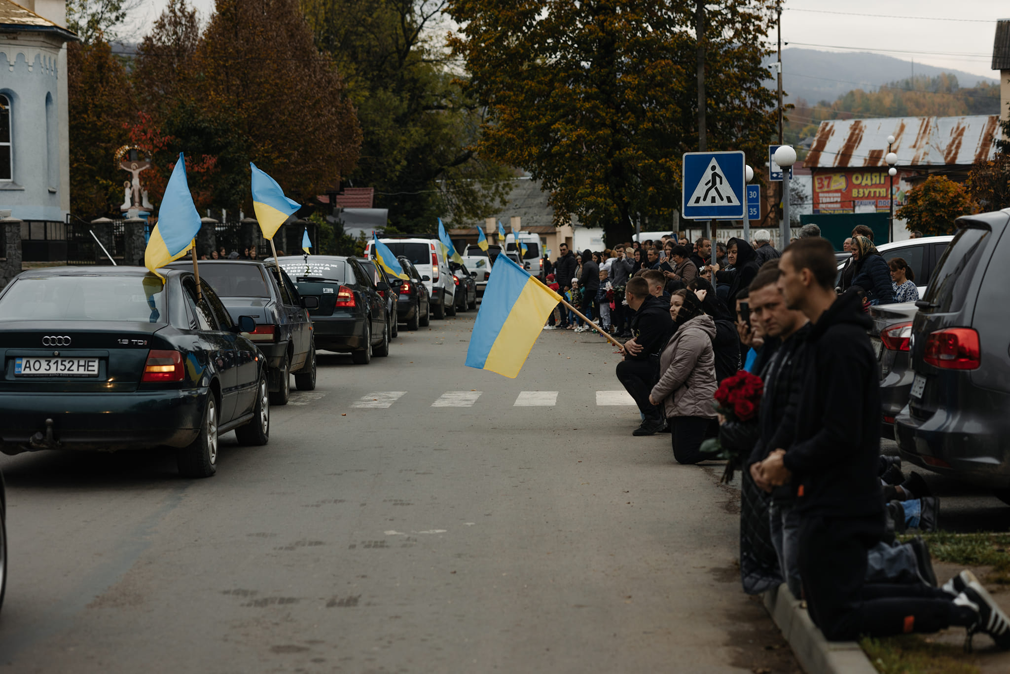 Свалявська та Довжанська громади попрощалися зі своїми Героями: Михайлом Поповичем та Євгеном Кузаном (ФОТО)