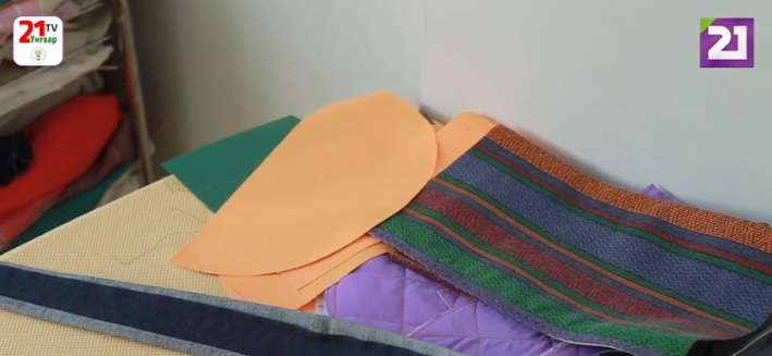 Ужгородка створює зі старих джинсів нові екоторби (ВІДЕО)