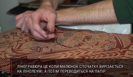 У Мукачеві учні художньої школи вчаться робити графіку та ілюстрації без використання цифрових технологій (ВІДЕО)
