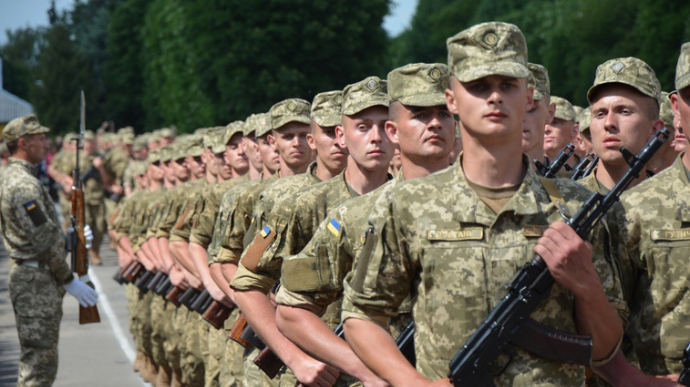 В Україні скасували призов на строкову військову службу під час війни