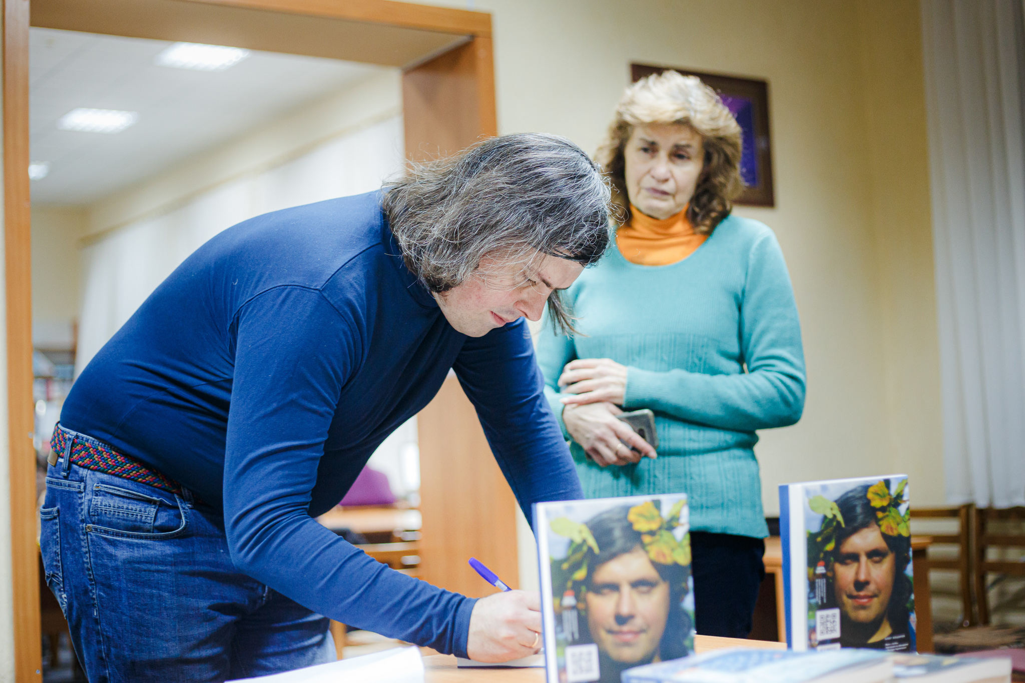Письменник Олег Коцарев презентував поетичну збірку "Вміст чоловічої кишені" в Ужгороді (ФОТО)