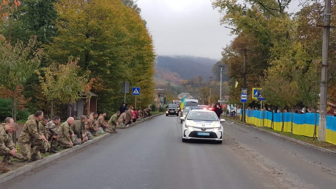 У четвер на Закарпатті кортежами проводжатимуть полеглих Героїв Миколу Станканича та Віталія Янчика